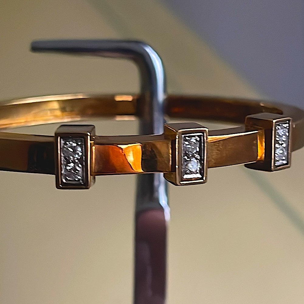 Solid 18kt gold and diamonds bracelet